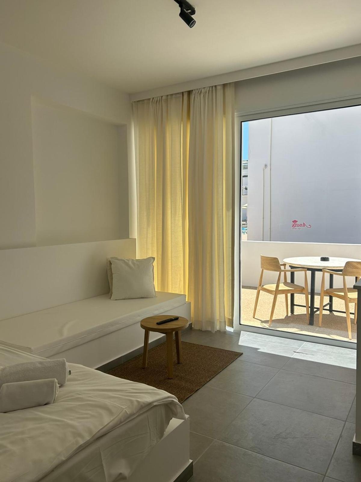Anais Bay Hotel โปรทาราส ภายนอก รูปภาพ